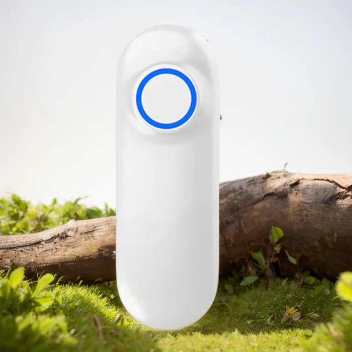 17408-csjqnk.jpg Estilingue anti-coceira sendo usado em uma picada de mosquito durante caminhada