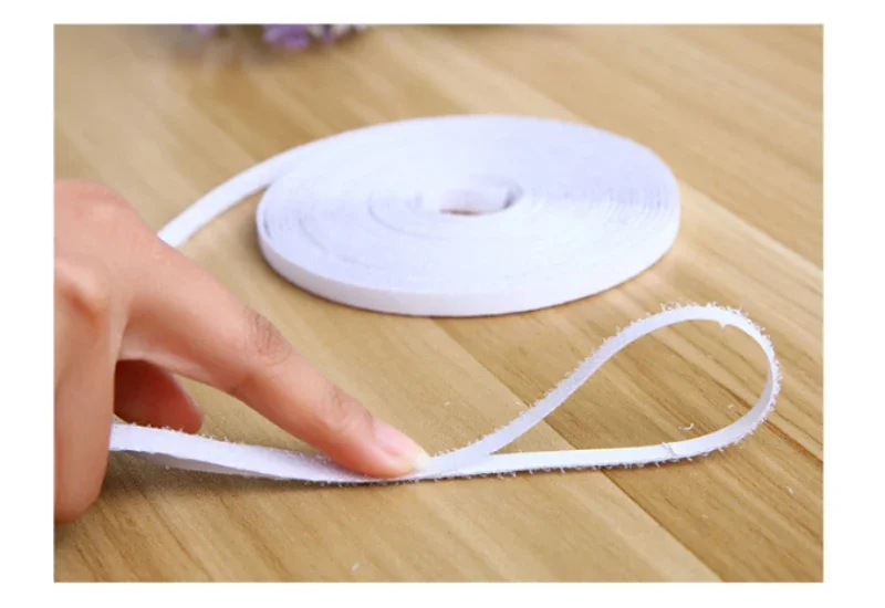 Ventana de oficina con mosquitera personalizada para un espacio laboral libre de plagas