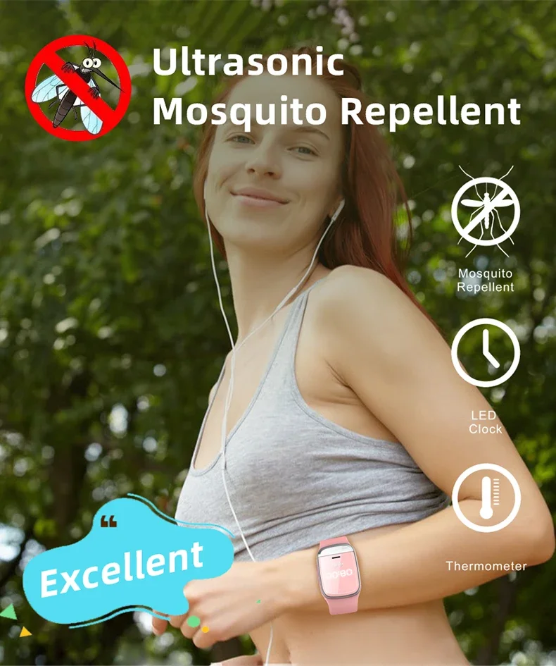 Uma mulher usando a elegante pulseira repelente de mosquitos em um festival de música