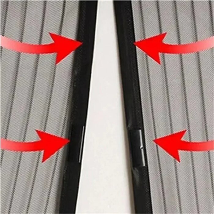 19195-gx5dti.jpg Tela mosquitera para puerta negra instalada en la entrada principal con tiras magnéticas